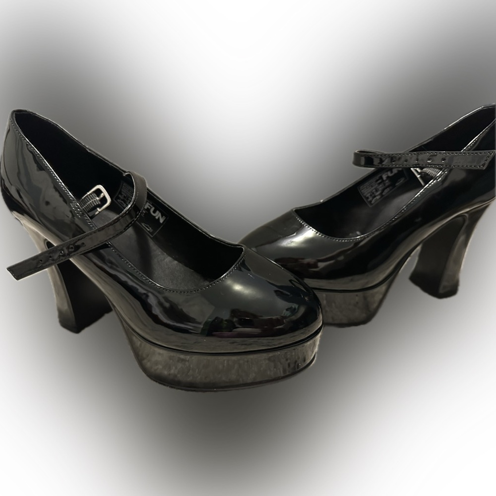BLACK 2.5" HEELS